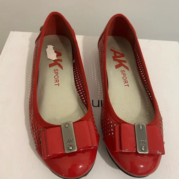 Anne Klein Red Flats with Bow Accent Size 6 - Picture 4 of 4